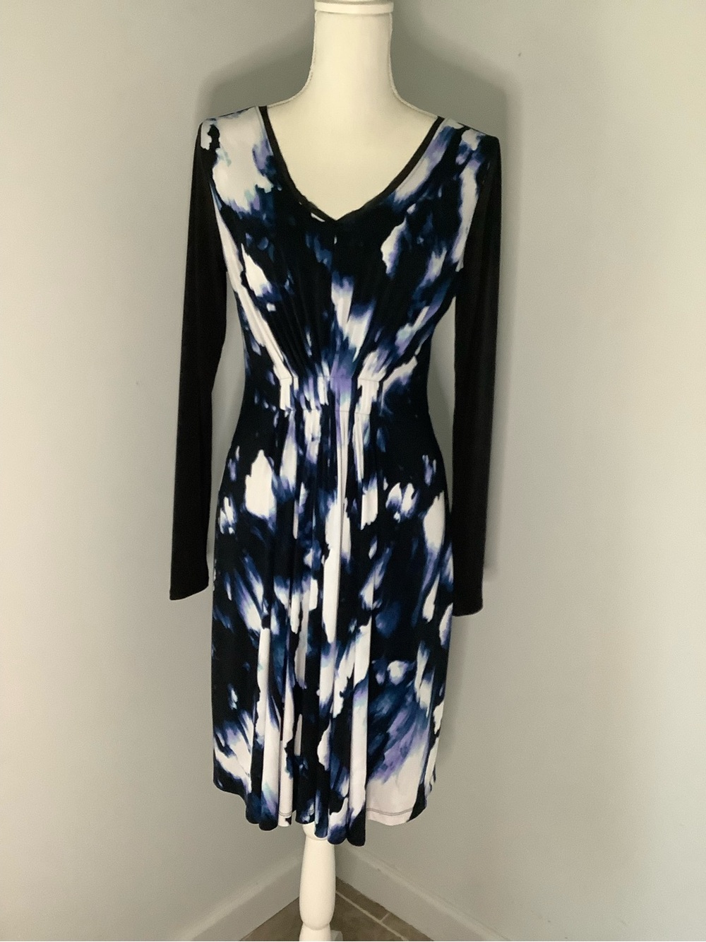 Simply Vera Vera Wang Black & Blue Tie-Dye V-Neck Long Sleeve Dress
